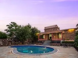 Wild Orchid by StayVista, 2 BHK villa with a swimming pool, spacious lawn & a gazebo for a perfect getaway