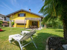 Villa La Dolce Vita - Happy Rentals, holiday home in Leggiuno