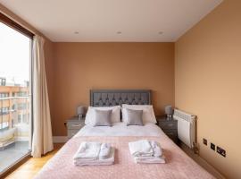 Charming One-Bedroom Retreat in Kingston KT2, London: Kingston upon Thames şehrinde bir otel