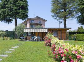 Casa Maddalena Private Beach - Happy Rentals, hotel v destinaci Cadrezzate