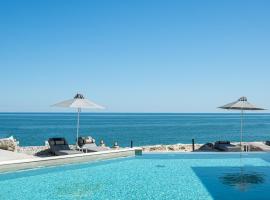 Akrotiri Olympus Luxury Suites - Adults Only، فندق في بلاكا ليتوشورو