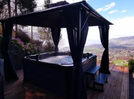 Elvira House Montreux, un lieu magique !, self catering accommodation in Montreux