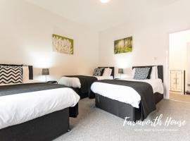 Farnworth Contractor Accommodation, hotel with parking in Farnworth