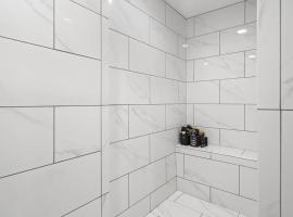 Luxury Short North Home! Newly Renovated/Private, luxury hotel in Columbus