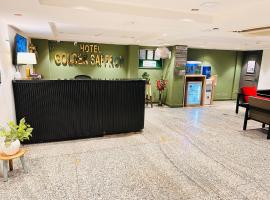 Hotel Golden Saffron - Punjabi Bagh Delhi, huoneisto kohteessa New Delhi