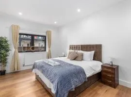 Cozy One-Bedroom Retreat in Morden SM4, London