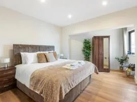 Modern One-Bedroom Flat in Morden SM4, London