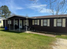 Cane Creek Meadows, hotel in Fletcher