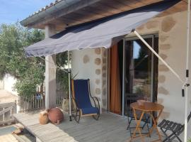 Les oliviers, homestay in LʼÎle-dʼOlonne