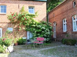 Ferienwohnung Buchholz an der Müritz mit großem Naturgarten, Hotel in Buchholz