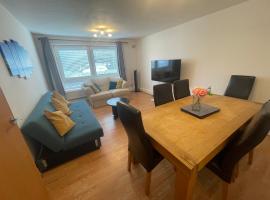 Spacious Apartment near Heathrow with Allocated Parking, pet-friendly hotel in Uxbridge