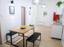 3 Rooms Apartment In Budapest, hytte i Budapest