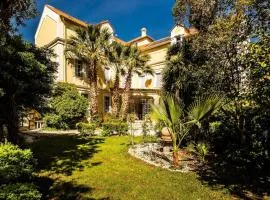 66C3 Historic Chateau Picasso Private Apartment for 4