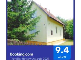 Strandközeli Babu-házunk kiadó!, holiday rental in Velence