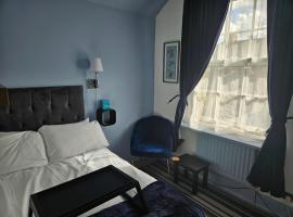 Prime Location Room Stay, rum i privatbostad i Northampton