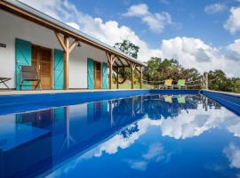 Villas Coccoloba & Jacaranda, hotel com piscinas em Capesterre