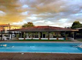 FINCA EL ZAFIRO, cabaña o casa de campo en Circasia