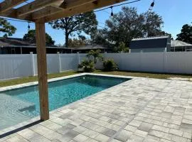 PET FRIENDLY 3-bedroom house, minutes from Beach