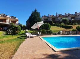 Luxury 3 bed house with sea view, hotel in Possidi