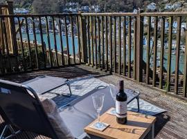 The Hillocks, Looe - Two Bedroom House with Fabulous Views of Looe Town and Harbour, hotelli Looessa