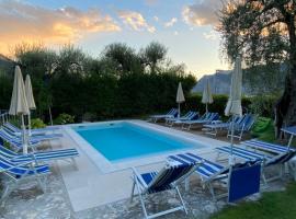 Villa Gaia appartamenti con piscina Seeblick, hotel v destinaci Malcesine
