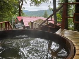 Sungate on Salt Spring Suite and Hot Tub, hotel with jacuzzis in Salt Spring Island