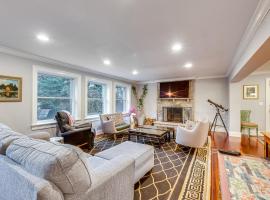 Briarcliff Manor Estate with Hudson River Views, pet-friendly hotel in Briarcliff Manor