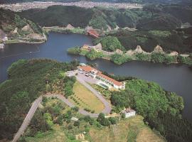 Shorenji Lake Hotel, hotel s parkiriščem v mestu Nabari