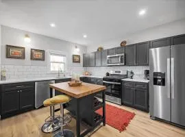 Classic Pittsburgh 4 Square - Easy Access to Town and Airport