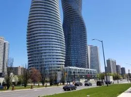 Lovely 1 bedroom Condo Downtown Mississauga Square One