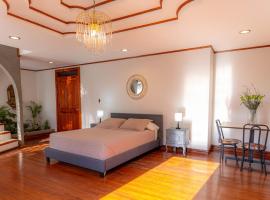 Casa Familiar la Tortuga, bed and breakfast en Heredia