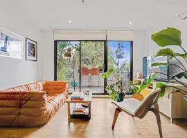 Brunswick Executive Apt 2BR with parking