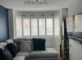 Double Room in Great Barr Near M5 - M6 - Parking - TV Bed-Garden