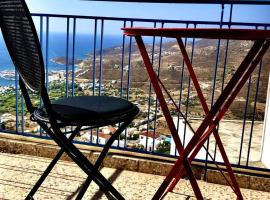 School House with Panoramic View, hotel in Serifos Chora