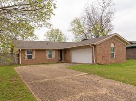 Chic & Spacious 3br2ba Home In Pecan Lake, cottage in Little Rock