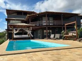 6 Suites, banheira, Piscina, no coração da Região dos Lagos