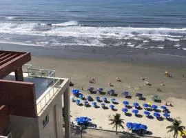 Apto charme frente para a praia