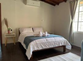 Alojamiento con Aire Acondicionado céntrico en Puyo, budget hotel sa Puyo