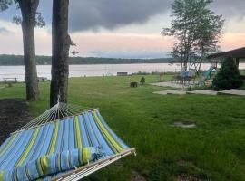 Hideaway - LakeHouse/spa/dock/, room in Pocono Summit