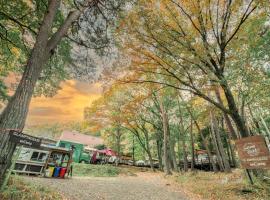 Nagano GLAMPINGBASE enCamp, hotel in Shiojiri