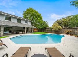 Houston Pool Retreat WiFi Yard BBQ Games TVs，位于休斯顿的酒店