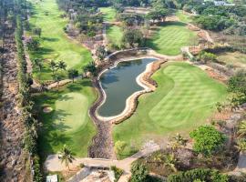 SaffronStays Niranta- 4-BDR villa on golf course near Bangalore, villa in Bangalore