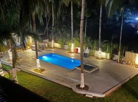 Bay Breeze Resorts & Hotels, hotel in Morjim
