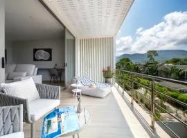 Deluxe villa Daiquiri with a beach club and concierge service
