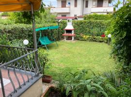 Deliziosa Casa con Giardino, hotel a Marina di Pietrasanta