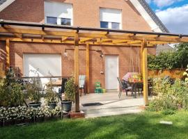 Gemütliches Haus mit Parkplatz Terrasse und Gasgrill, hotel in Hannover