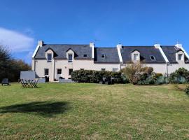 La Maison des Poulains, family hotel in Sauzon