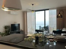 Penthouse i sjøkanten på Dejablue