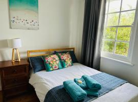 Beachside Apartment Hove One bedroom, hotel en Somerton Park