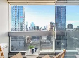 A Chic 2BR Apt Near Southern Cross City Views